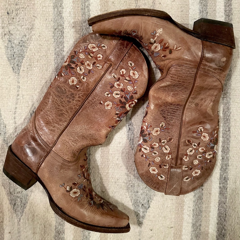Shyanne Maisie Floral Embroidered Western Leather Boots